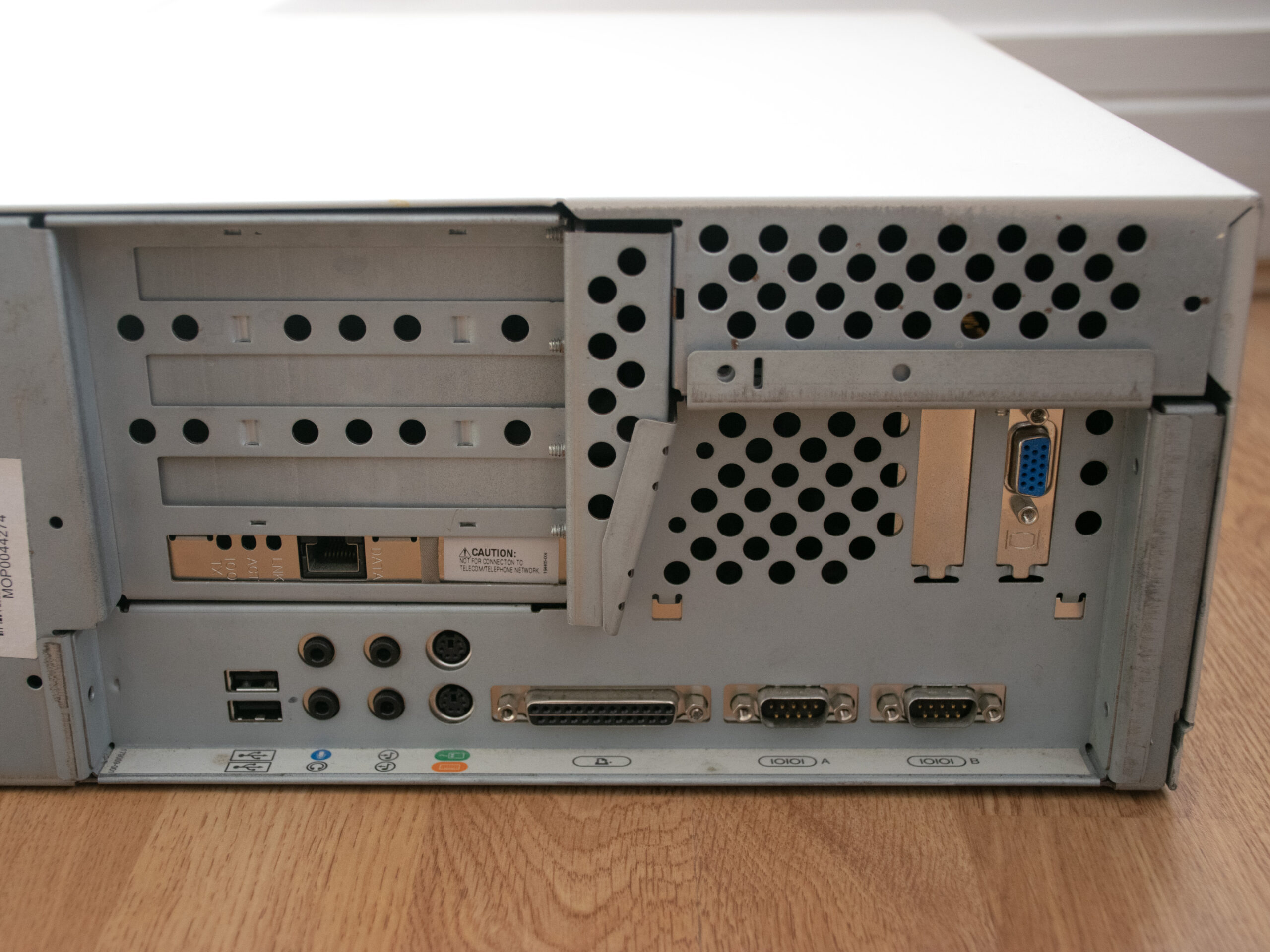 Compaq Deskpro EN 350 - ports